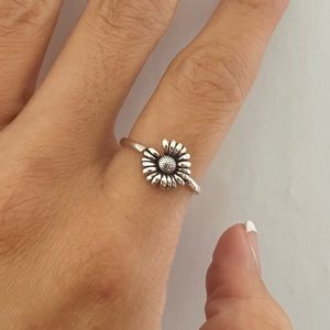 Sterling silver dainty flower ring, flower ring, silver flower ring, sunflower